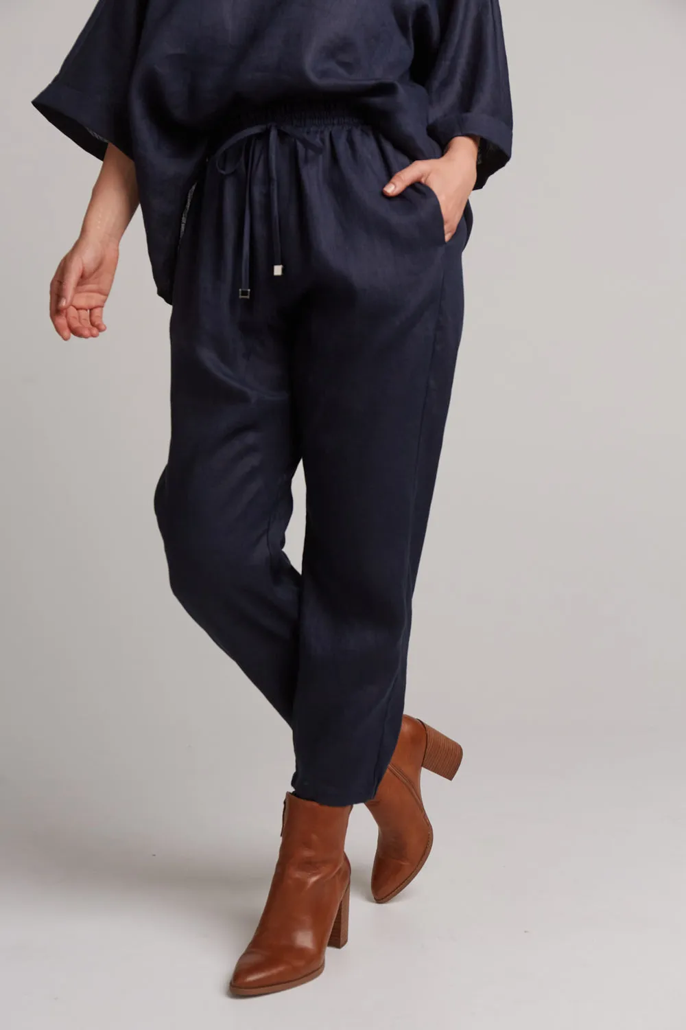 eb&ive - Studio Relaxed Pant - Navy