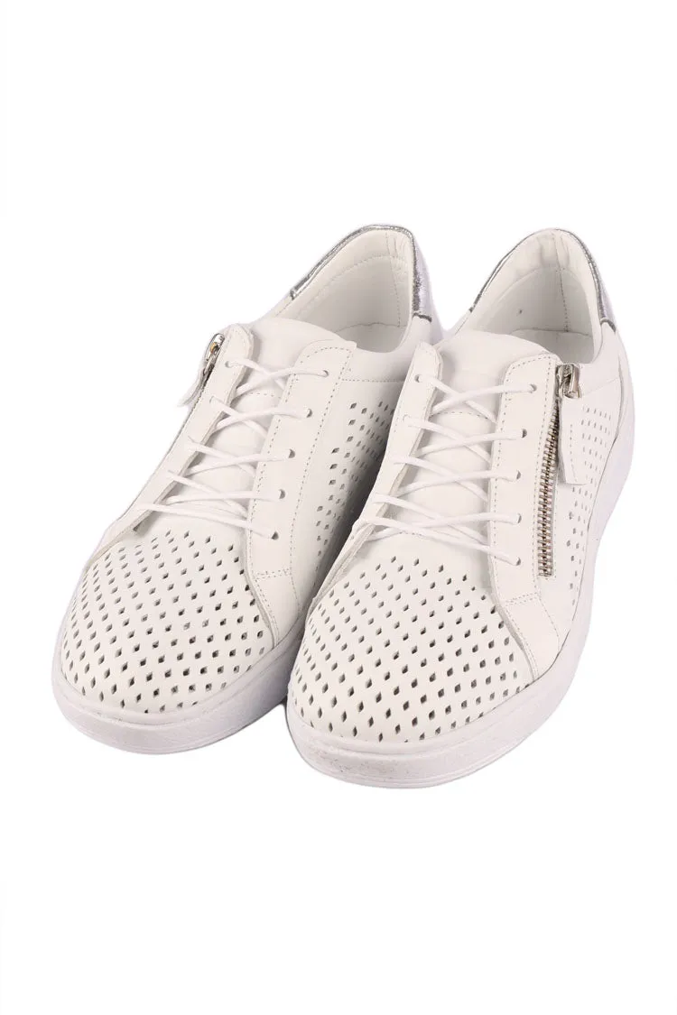 EG702 Sneakers in White