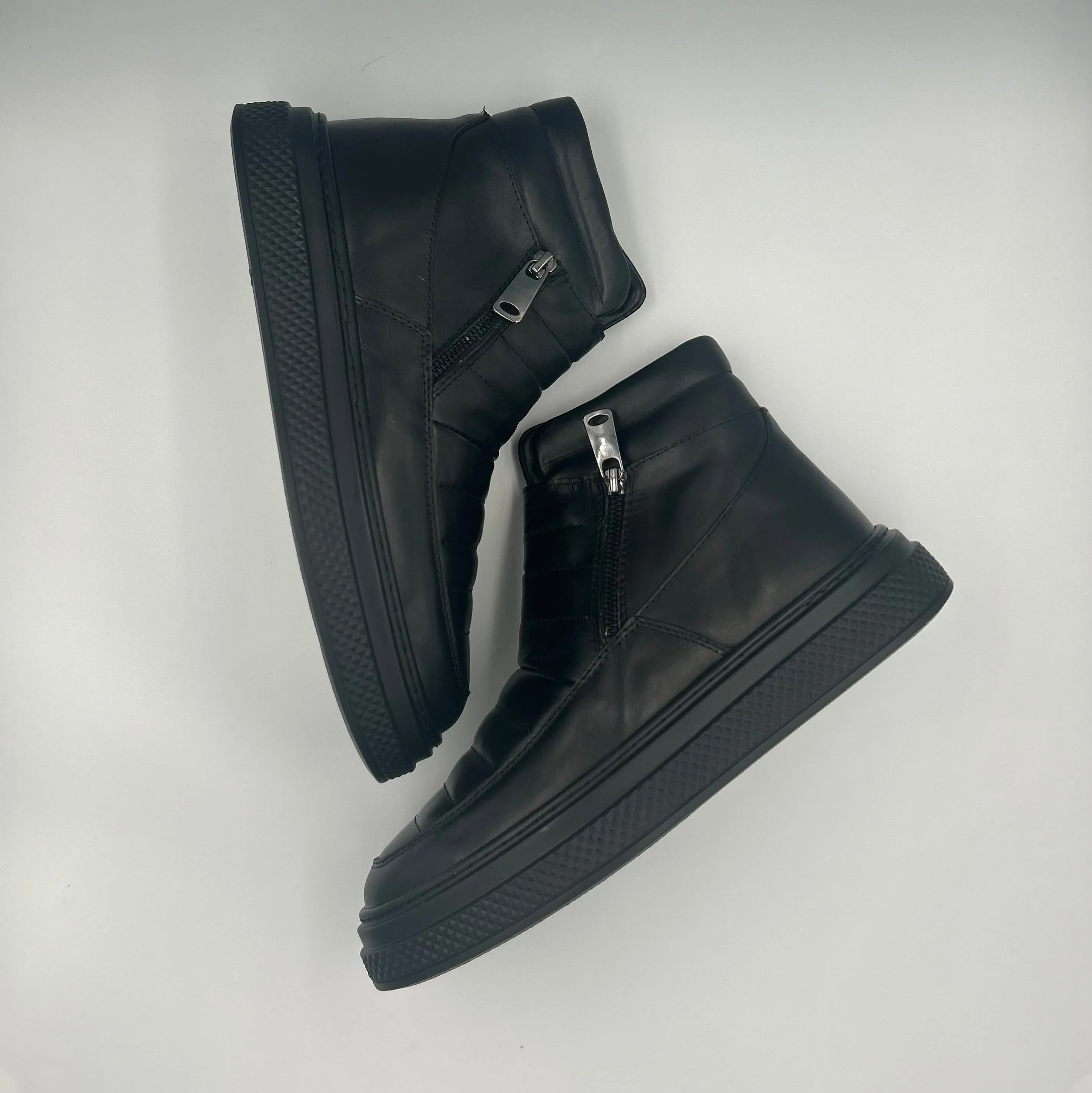 “LAZZARI” HIGH-TOP BOOT IN BLACK LEATHER