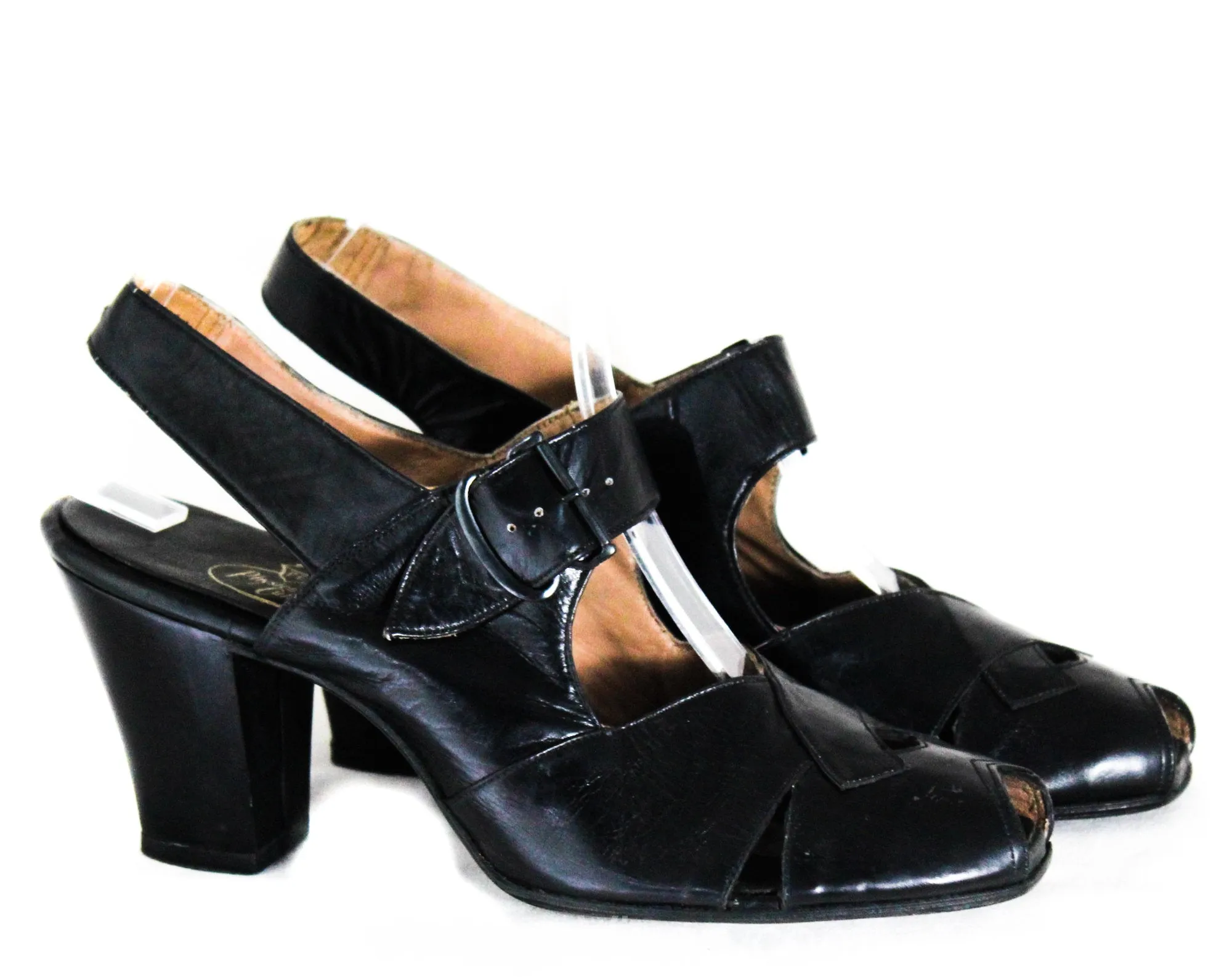 Size 6 Shoes - Chic 1930s Black Leather Open Toe Pumps with Art Deco Criss Cross Style - 6AA Narrow Width - Authentic 30s NOS Deadstock