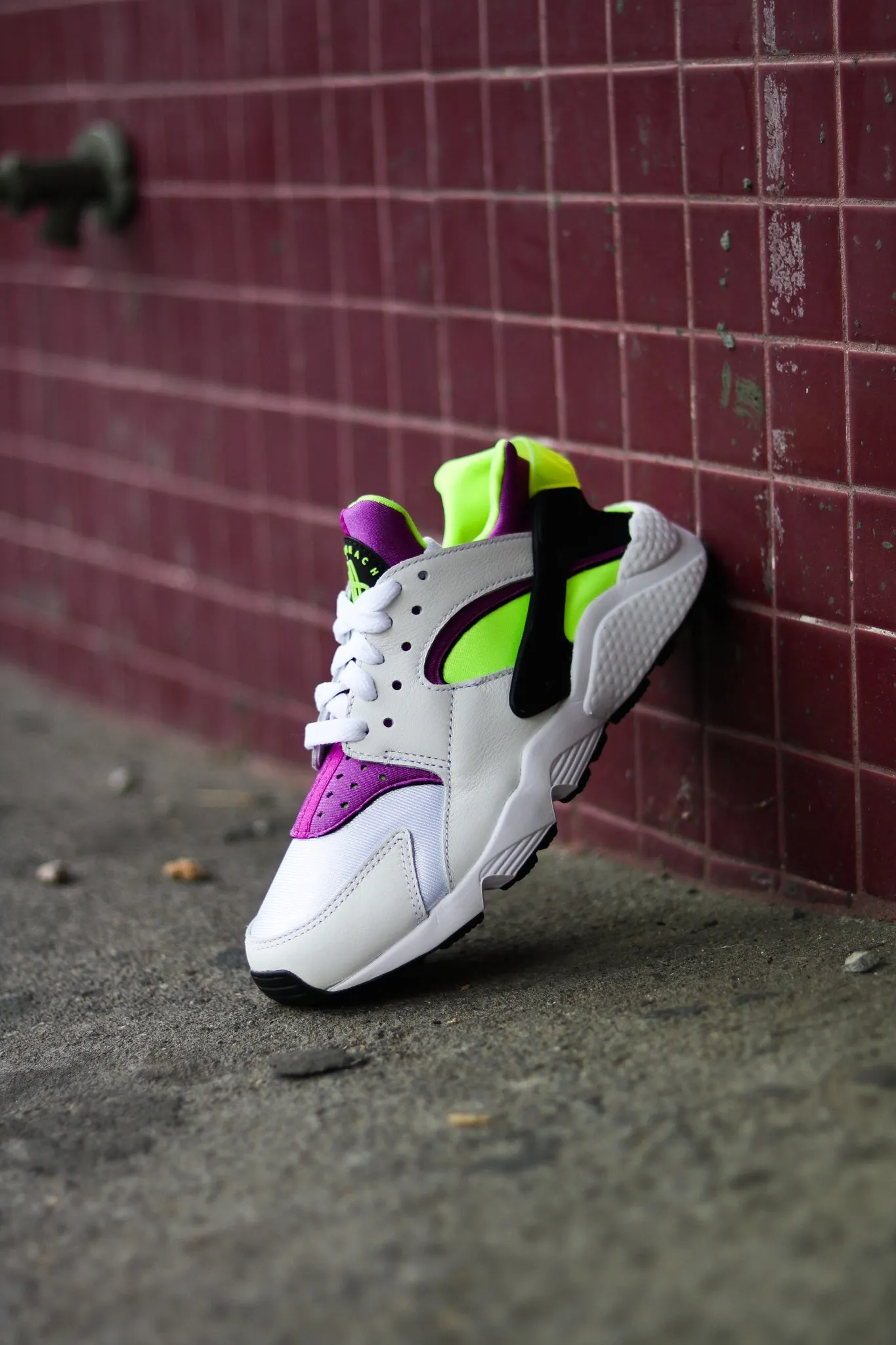 W NIKE AIR HUARACHE "MAGENTA"